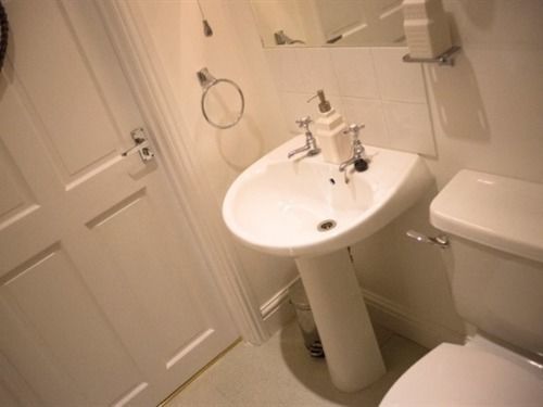 Hotel Eaton House Pembroke Zewnętrze zdjęcie